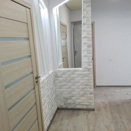 Apartment on Kryvorizhstal Street 35 Krywyj Rih Exterior foto