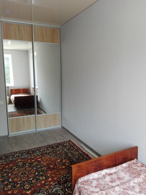 Apartment on Kryvorizhstal Street 35 Krywyj Rih Exterior foto
